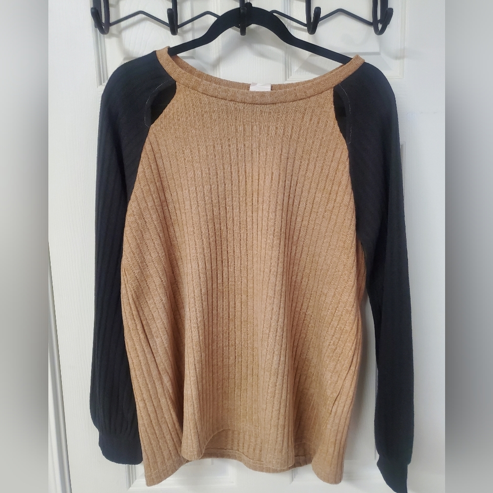 Simple Suzanne Betro Top‎